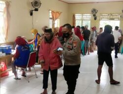 Wujud Kepedulian, Kapolsek Marbo Layani Antar Jemput Warga Lansia Guna Mendapatkan Vaksin
