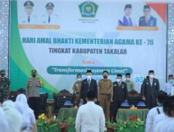 Hadiri HAB  ke-76, Bupati Takalar pasangkan satya lencana 32 PNS Kemenag Takalar