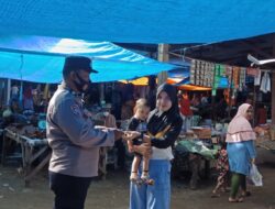 Operasi Yustisi Polsek Marbo Sasar Pengunjung Pasar Lengkese Dengan Berbagi Masker Gratis