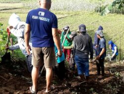 Gotong Royong Bhabinkamtibmas Bersama Warga Bontoramba