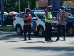 Kepedulian Polres Masamba Kab.Luwu Utara Mentaati Prokes Dengan Membagikan Masker Kepada Masyarakat Dan pengguna Jalan
