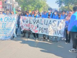 Aksi Orasi Dan penolakan Rezim Jokowi-Ma’ruf menunda pemilu 2024.