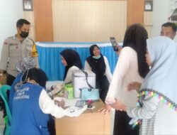 Bhabinkamtibmas Polsek Galsel Monitoring dan Pengamanan  Giat Vaksinasi 