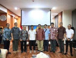 Gubernur Sulawesi Tengah H. Rusdy Mastura Menerima Mantan Dirut PT.PLN Edy Wiyono dalam mempersiapkan Pengembangan Energi Listrik