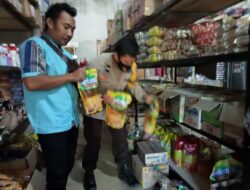 Bhabinkamtibmas Polsek Polsel Pantau Stok Dldan Harga Minyak Goreng di Warung Milik Warga