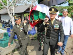 Dandim 0402/OKI Usung Keranda Jenazah Serda Nopriansyah