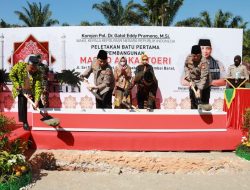 Wakapolri Letakkan Batu Pertama Pembangunan Masjid Al Kostoeri