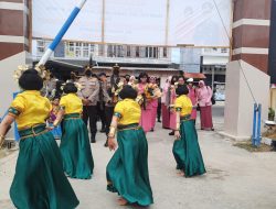 Kunker ke Polres Majene, Kapolda Sulbar Disambut Tarian Khas Parromai
