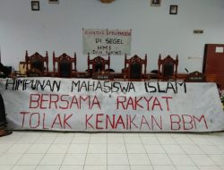 Kantor DPRD Kabupaten Majene Disegel HMI (Himpunan Mahasiswa Islam)