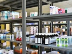 Apotik di Majene Jadi Sasaran Sosialisasi dan edukasi Polisi Bersama Dinkes Cegah Ancaman Kasus Gagal Ginjal Akut