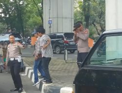 Warga Membubarkan Aksi Demo Mahasiswa yang Menggangu ketertiban Umum