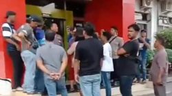 Dinilai Arogan, Puluhan Warga AMT Balongan Geruduk Kantor TBBM, Minta 4 Supir Yang Dinonaktifkan Dipekerjakan Lagi